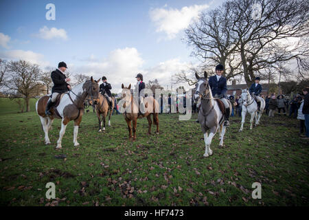 Cheshire Drag- and -Bloodhounds jagen Fahrten von Dean-Zeile in der Nähe von Wilmslow in Cheshire, England heute (Boxing Day, Montag 26 Stockfoto