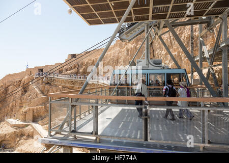 MASADA, ISRAEL - 7. April 2016: Multitalente, die Seilbahn zu antiken Roman Fortress von Masada National Park, zum Weltkulturerbe erklärt Stockfoto