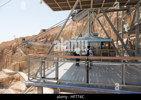 MASADA, ISRAEL - 7. April 2016: Multitalente, die Seilbahn zu antiken Roman Fortress von Masada National Park, zum Weltkulturerbe erklärt Stockfoto