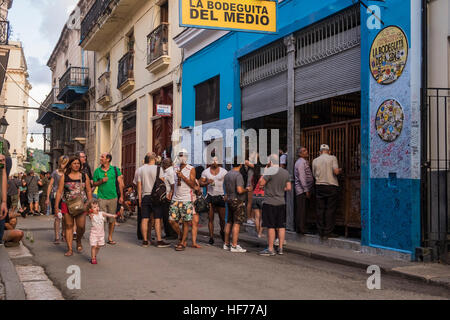Bodeguita del Medio, Bar, berühmte Bar in Habana Vieja, La Havanna, Kuba. Stockfoto