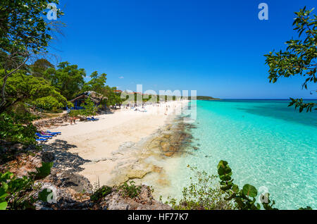 Guardalavaca, Kuba. Strand vor dem Hotel Paradisus Rio De Oro,, Playa Esmeralda, Guardalavaca, Holguin, Kuba Stockfoto