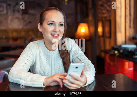 Frau auf laptop Stockfoto