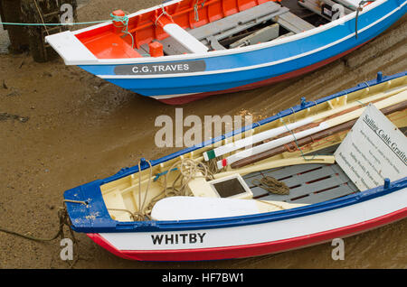 Klassische hölzerne entgeisterung Küstenfischerei Boote, Ebbe Bridlington Harbour Ostküste Yorkshire UK Stockfoto