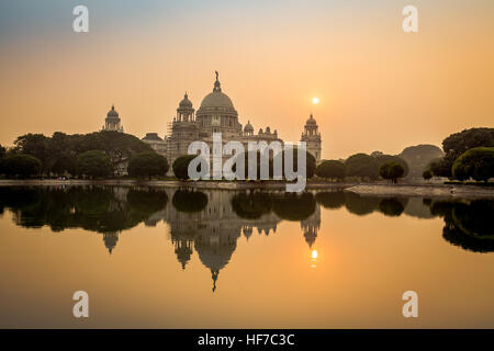 Victoria Memorial architektonischen Gebäude Denkmal und Museum bei Sonnenaufgang. Stockfoto