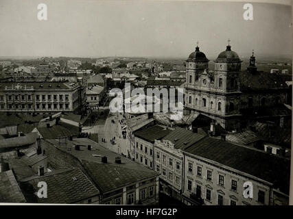 Ein Panoramabild aus den Europeana-Sammlungen, das eine Szene aus dem Ersten Weltkrieg darstellt und den historischen Kontext und die Atmosphäre des Konflikts während des frühen 20. Jahrhunderts veranschaulicht. Stockfoto