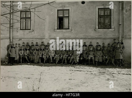 Dieses Dokument aus der Zeit des Ersten Weltkriegs, das in den Europeana-Sammlungen ausgestellt wurde, verweist auf die in Horodenka stationierte Gruppenkommandeur FML Hadffy, die einen Einblick in die militärischen Strategien und Ereignisse des Ersten Weltkriegs geben. Stockfoto