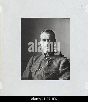 Dieses Bild aus den Europeana-Sammlungen zeigt Colonel Lunzer aus dem Ersten Weltkrieg. Das Foto ist Teil einer größeren Sammlung, die militärische Führer und Ereignisse während des Ersten Weltkriegs dokumentiert. Stockfoto