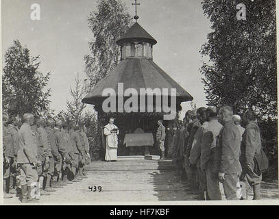 Dieses Bild aus dem Kriegsalbum 95 zeigt ein Foto aus dem Ersten Weltkrieg, das einen Einblick in das Leben während des Ersten Weltkriegs bietet. Es ist Teil der Europeana-Sammlungen und konzentriert sich auf die historische Periode von 1914 bis 1918. Stockfoto