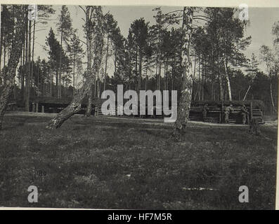 Ein historisches Foto aus dem Ersten Weltkrieg zeigt die Positionierung der deutschen Infanterie in 'Galuzia, Inftr. Stellung', die während des Konflikts gefangen wurde. Dieses Bild ist Teil der Europeana WWI Sammlung. Stockfoto