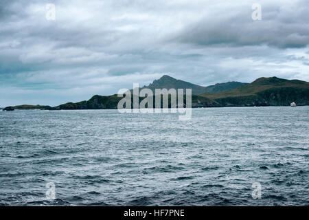 Kap-Horn-Leuchtturm mit Außenposten und Chile Fahne, Drake-Passage, Chile Stockfoto