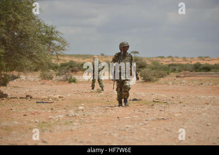 Burundischen Soldat, Zugehörigkeit zu der Mission der Afrikanischen Union in Somalia, Patrouillen in der Nähe der Stadt El-Baraf, Somalia, am 26. Oktober 2016.  / Tobin Jones Stockfoto