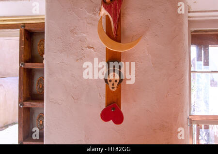 Innenraum der Kapelle von El Santo Niño de Atocha an der Chimayó Heiligtum, New Mexico, USA Stockfoto