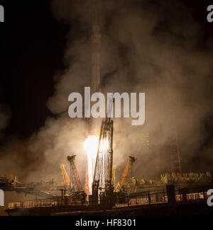 Die Sojus MS-03 startete am 18. November 2016 vom Baikonur Cosmodrome aus und transportierte die 50 Besatzungsmitglieder Peggy Whitson, Oleg Novitskiy und Thomas Pesquet zur Internationalen Raumstation für eine etwa sechsmonatige Mission, um die laufende wissenschaftliche Forschung und den Weltraumbetrieb zu unterstützen. Stockfoto