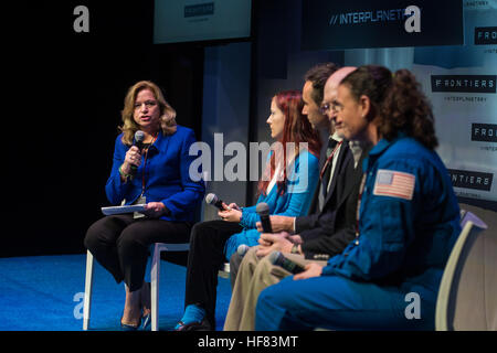 Dr. Ellen Stofan, wissenschaftlicher Leiter, NASA, moderiert ein Panel mit dem Titel "Nicht nur auf Besuch, sondern zu bleiben," einschließlich, von links nach rechts, Heather Hava, University of Colorado; Jason Dunn, machte im Raum; Roten Whittaker, Astrobotic; und NASA-Astronaut Serena Auñon Kanzler; auf der weißen Haus Grenzen Konferenz Donnerstag, 13. Oktober 2016 der Carnegie Mellon University in Pittsburgh, PA. White House Grenzen Konferenz, veranstaltet von Präsident Obama und Co-Gastgeber von der University of Pittsburgh und der Carnegie Mellon University, erforscht die Zukunft der Innovation mit Fokus auf den Aufbau von U.S. Stockfoto