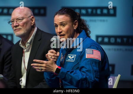 Die NASA-Astronautin Serena Aunon Chancellor nahm an einer von Präsident Obama an der Carnegie Mellon University veranstalteten Konferenz zur nachhaltigen menschlichen Präsenz im Weltraum, Innovation und zukünftige Weltraumforschung teil. Stockfoto