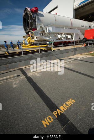 Die Antares-Rakete des Orbital ATK mit dem Cygnus-Raumschiff wurde in der Wallops Flight Facility der NASA in Virginia ausgerollt, um die Fracht zur Internationalen Raumstation zu versorgen. Stockfoto