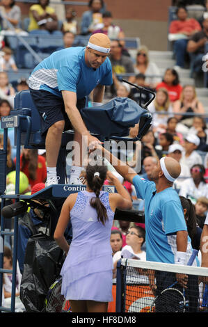 Will Ferrell, Anna Ivanovic und James Blake auf der 2009 Arthur Ashe Kids Day auf das USTA Billie Jean King National Tennis Center in Queens, New York. 29. August 2009. Bildnachweis: Dennis Van Tine/MediaPunch Stockfoto