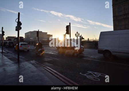 Westminster, London, UK. 29. Dezember 2016. Parliament Square und Westminster. Einem kalten und frostigen Morgen im Zentrum von London. Stockfoto