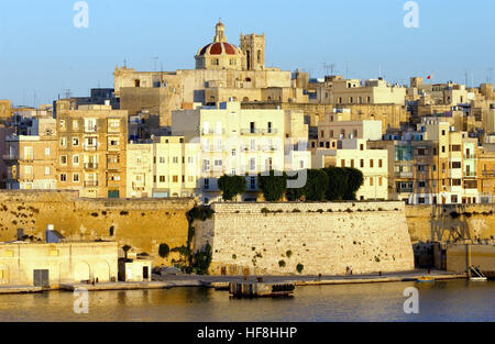 Valletta, Malta. 22. Oktober 2006. (Dpa-Datei) Der Hafen in Valletta, Malta, 22. Oktober 2006 abgebildet. Foto: Horst Ossinger | weltweite Nutzung/Dpa/Alamy Live-Nachrichten Stockfoto