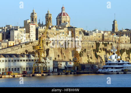 Valletta, Malta. 22. Oktober 2006. (Dpa-Datei) Der Hafen in Valletta, Malta, 22. Oktober 2006 abgebildet. Foto: Horst Ossinger | weltweite Nutzung/Dpa/Alamy Live-Nachrichten Stockfoto