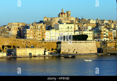 Valletta, Malta. 22. Oktober 2006. (Dpa-Datei) Der Hafen in Valletta, Malta, 22. Oktober 2006 abgebildet. Foto: Horst Ossinger | weltweite Nutzung/Dpa/Alamy Live-Nachrichten Stockfoto