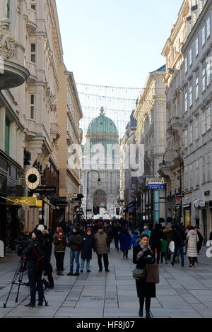 Wien, Österreich. 29. Dezember 2016. Die Vorbereitungen für den Silvesterabend 2016/2017 laufen in Wien! Rund 600.000 Besucher feiern jedes Jahr auf des neue Jahres Eve Trail. Das Sicherheitskonzept, das letztes Jahr durch eine Terror-Warnung erstellt wurde, wird in diesem Jahr beibehalten. Dazu gehören unter anderem 400 Führungskräfte und 300 Sicherheitspersonal. © Franz Perc / Alamy Live News Stockfoto