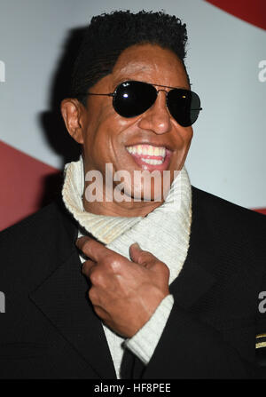 Berlin, Deutschland. 30. Dezember 2016. Die US-Sängerin Jermaine Jackson bei der Madame Tussauds Wachsfigurenkabinett in Berlin, Deutschland, 30. Dezember 2016. Foto: Britta Pedersen/Dpa-Zentralbild/ZB/Dpa/Alamy Live News Stockfoto