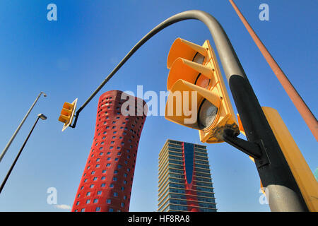 Plaza Europa. Hotel Porta Fira von Toyo Ito, 2010 links und Realia Turm von Toyo Ito, 2010. Hospitalet de Llobregat. Barcelona. Stockfoto