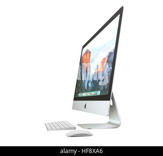 27" iMac mit 5K Retina Display mit Magic Mouse und Tastatur auf einem weißen Hintergrund Stockfoto