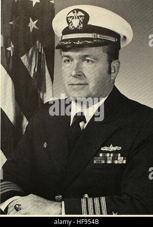 US-Marines vom Battalion Landing Team, 1. Bataillon, 9. Marine Regiment, 24. Marine Expeditionary Unit, führen einen nächtlichen Kleinwaffenschieß an Bord der USS Nassau durch und halten die Bereitschaft für schnelle Eingreifungsmissionen aufrecht, die von humanitärer Hilfe bis zu Kampfeinsätzen reichen. Stockfoto