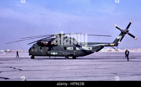 CH-53A Hubschrauber der HMH-769 führen Transport- und Unterstützungsmissionen durch, einschließlich der Personenbewegung, des Frachttransports und operativer Schulungsübungen für die Luftverkehrseinheiten des Marine Corps. Stockfoto