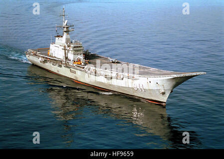 Das Royal Thai Marine Schiff HTMS CHAKRINARUEBET (CVH 911) in das Südchinesische Meer. Chakri Naruebet 2001 Stockfoto