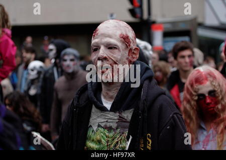 Männliche Teilnehmer an den Montreal Zombie walk Stockfoto