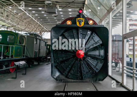 Vorderansicht der Xrot m Nr. 100, einer dampfbetriebenen rotary Schneepflug 1896 von Henschel gebaut. Verkehrshaus der Schweiz, Luzern. Stockfoto