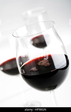 Drei Gläser Rotwein Stockfoto