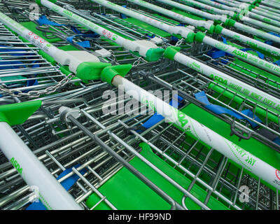 ASDA Supermarkt einkaufen Trollies UK Stockfoto