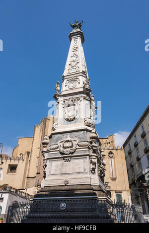 Obelisk von Immacolata namens The Spire der Unbefleckten Jungfrau in Neapel Stockfoto