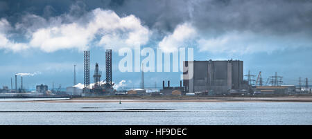 Panoramablick auf Teesside einschließlich der Ensco 70 Jackup Bohranlage. Stockfoto