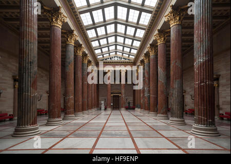 Portikus im österreichischen Parlament Gebäude, eröffnet im Jahre 1883, Wien, Österreich Stockfoto