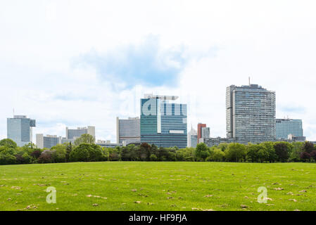 Blick auf Vienna international Center, UNO-City und Bürogebäuden gesehen von Donaupark, Österreich Stockfoto