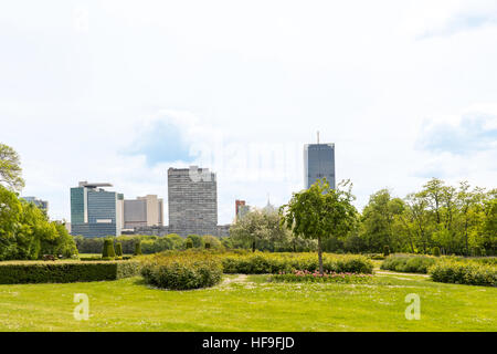Blick auf Vienna international Center, UNO-City und Bürogebäuden gesehen von Donaupark, Österreich Stockfoto