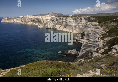 The old town of Bonifacio, on the Miocene Limestone cliffs, south Corsica Stockfoto