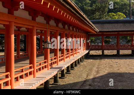 Detail der Itsukushima-Schrein. Miyajima, Hatsukaichi, Hiroshima-Präfektur, Japan. Stockfoto