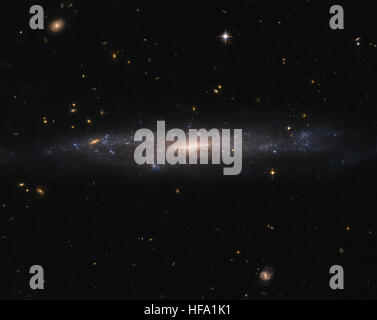 Das Hubble Weltraumteleskop erfasst ein Bild einer verborgenen Galaxie, UGC 477, die sich am Nachthimmel befindet und wertvolle Einblicke in den Tiefen des Weltraums bietet. Stockfoto