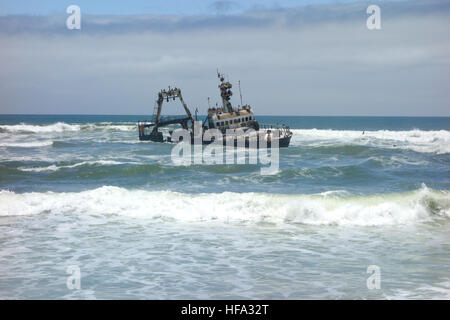 Schiffbruch auf Skeleton Coast, Atlantik in Namibia Stockfoto