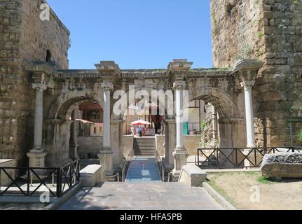 Die römischen Hadrian-Tor in Antalya Altstadt Kaleici, Türkei Stockfoto