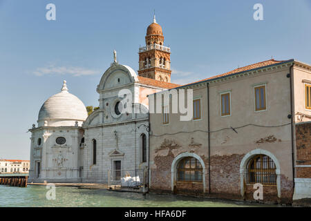 Friedhofskirche San Michele in Venedig, Italien. Blick von der Lagune. Stockfoto