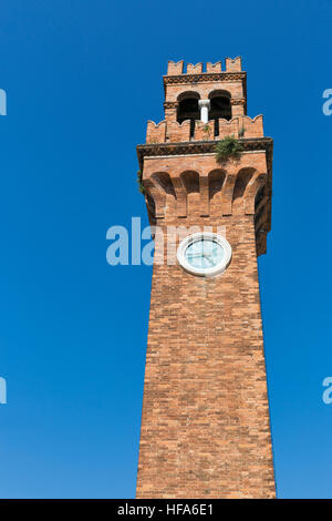 Uhrturm in San Stefano quadratische Closeup in Insel Murano, Venedig, Italien. Stockfoto
