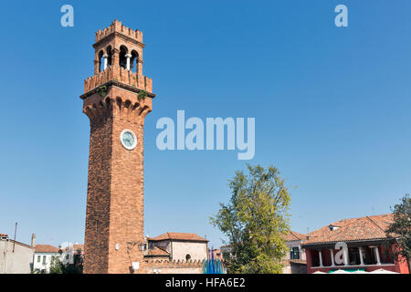 Uhrturm in San Stefano quadratische Closeup in Insel Murano, Venedig, Italien. Stockfoto