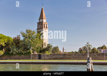 Campiello San Michele Arcangelo mit Blick auf Canal auf Mazzorbo Insel, Venedig, Italien. Stockfoto